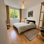 Proche Base Navale Et Siam * ブレスト