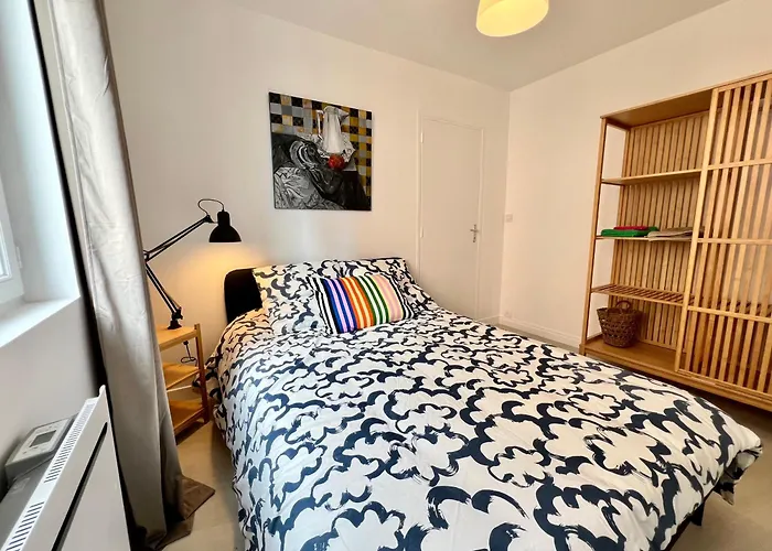 Proche Base Navale Et Siam