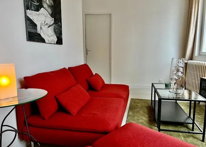 Proche Base Navale Et Siam Брест