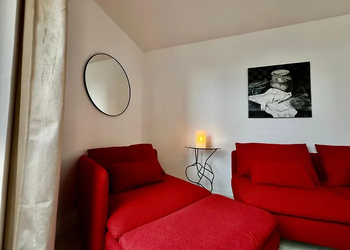 Proche Base Navale Et Siam