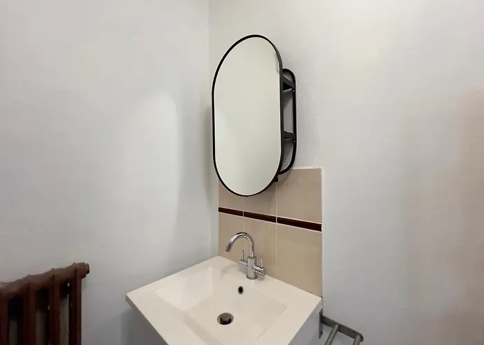 Proche Base Navale Et Siam Брест