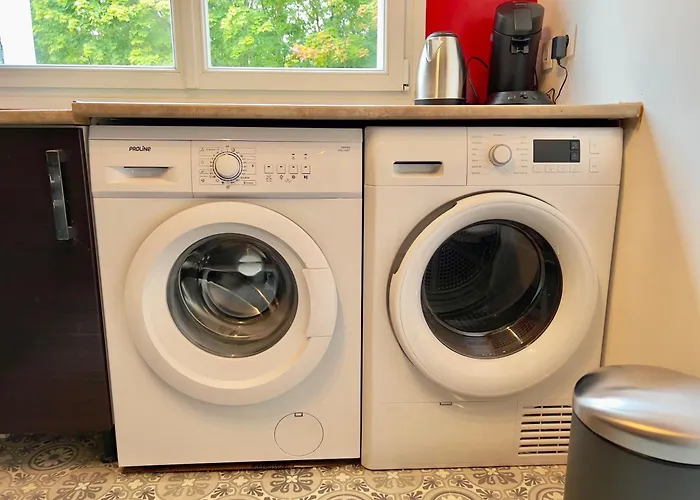 Proche Base Navale Et Siam