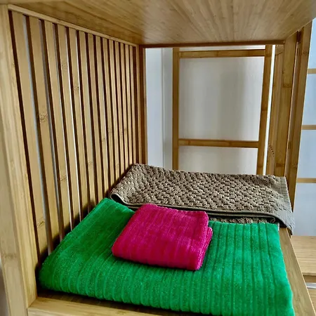 Proche Base Navale Et Siam *