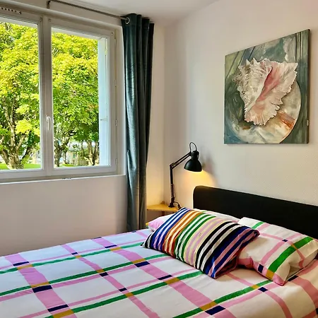 Proche Base Navale Et Siam *