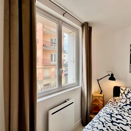 Proche Base Navale Et Siam *