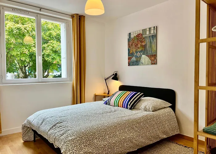 Proche Base Navale Et Siam * Breszt