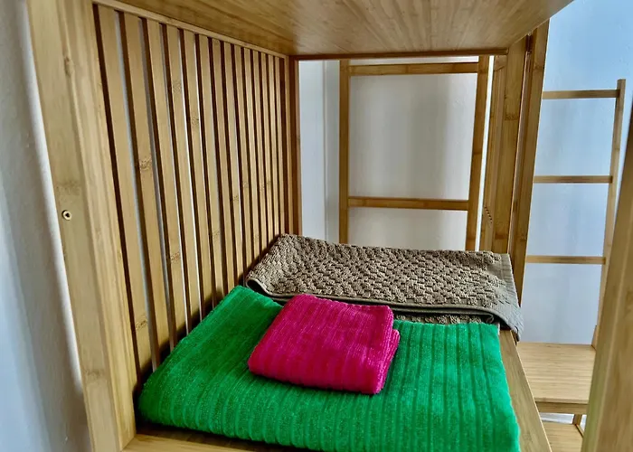 Proche Base Navale Et Siam *