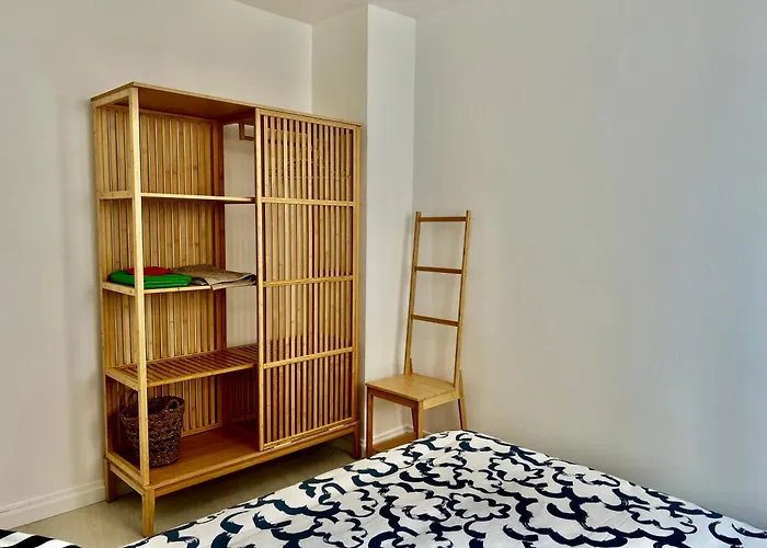 Proche Base Navale Et Siam