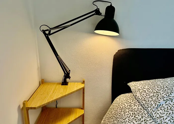 Proche Base Navale Et Siam