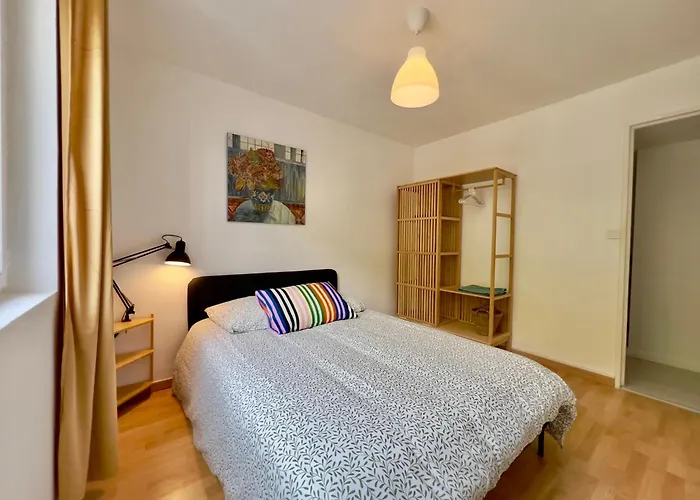 Proche Base Navale Et Siam Breszt